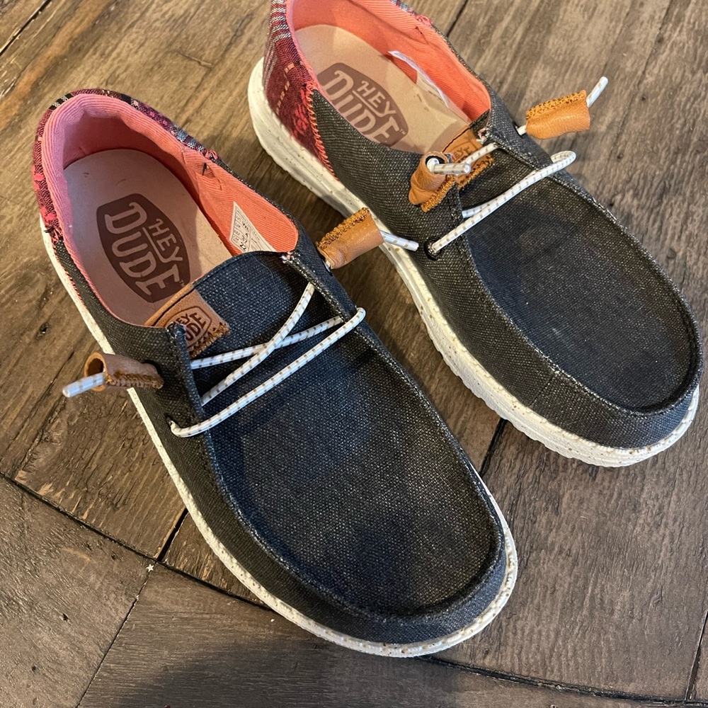 Brand new with tag hey dudes womens 6